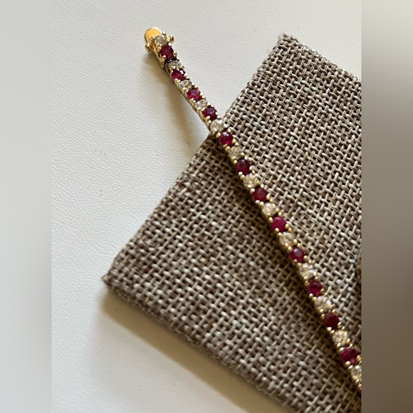 Elegant Gold and Red Bracelet Gold plated on 925 silver - Picture 3 of 7